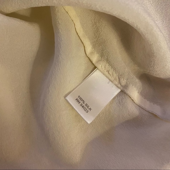 Banana Back button silk sleeveless top - Picture 6 of 6